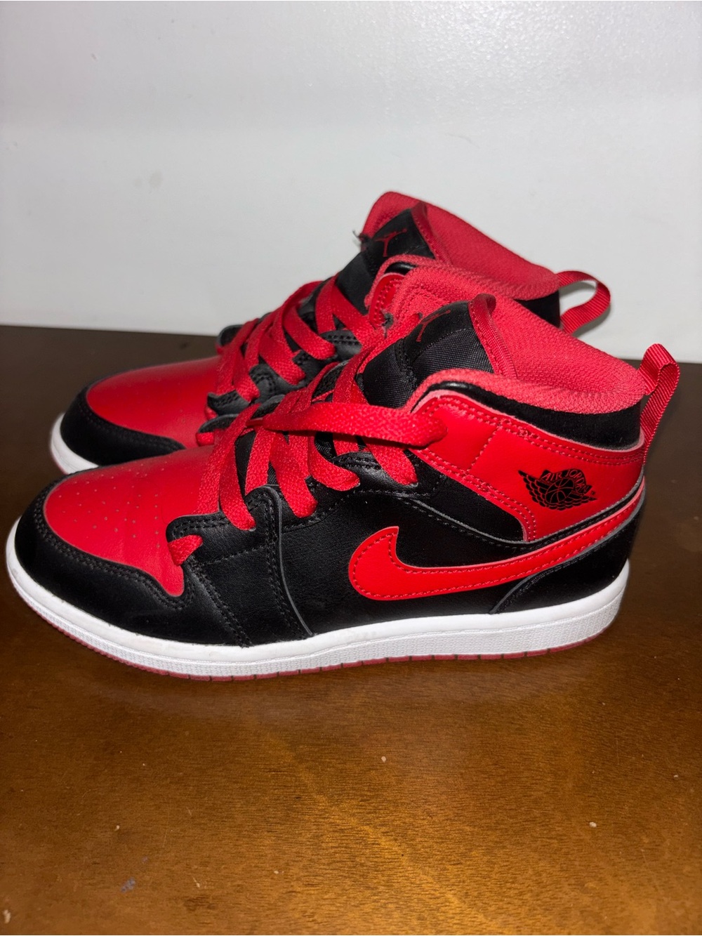 Air Jordan 1 Mid (Nike High-Top Sneakers)